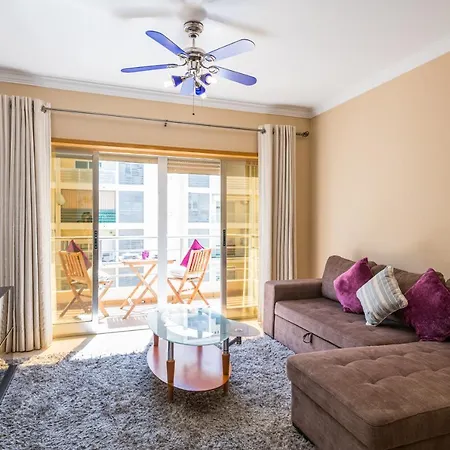 Praia Da Rocha 2 Bed Spacious דירה