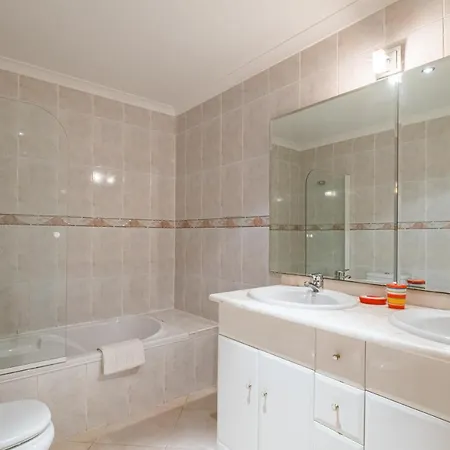 Praia Da Rocha 2 Bed Spacious * Portimão